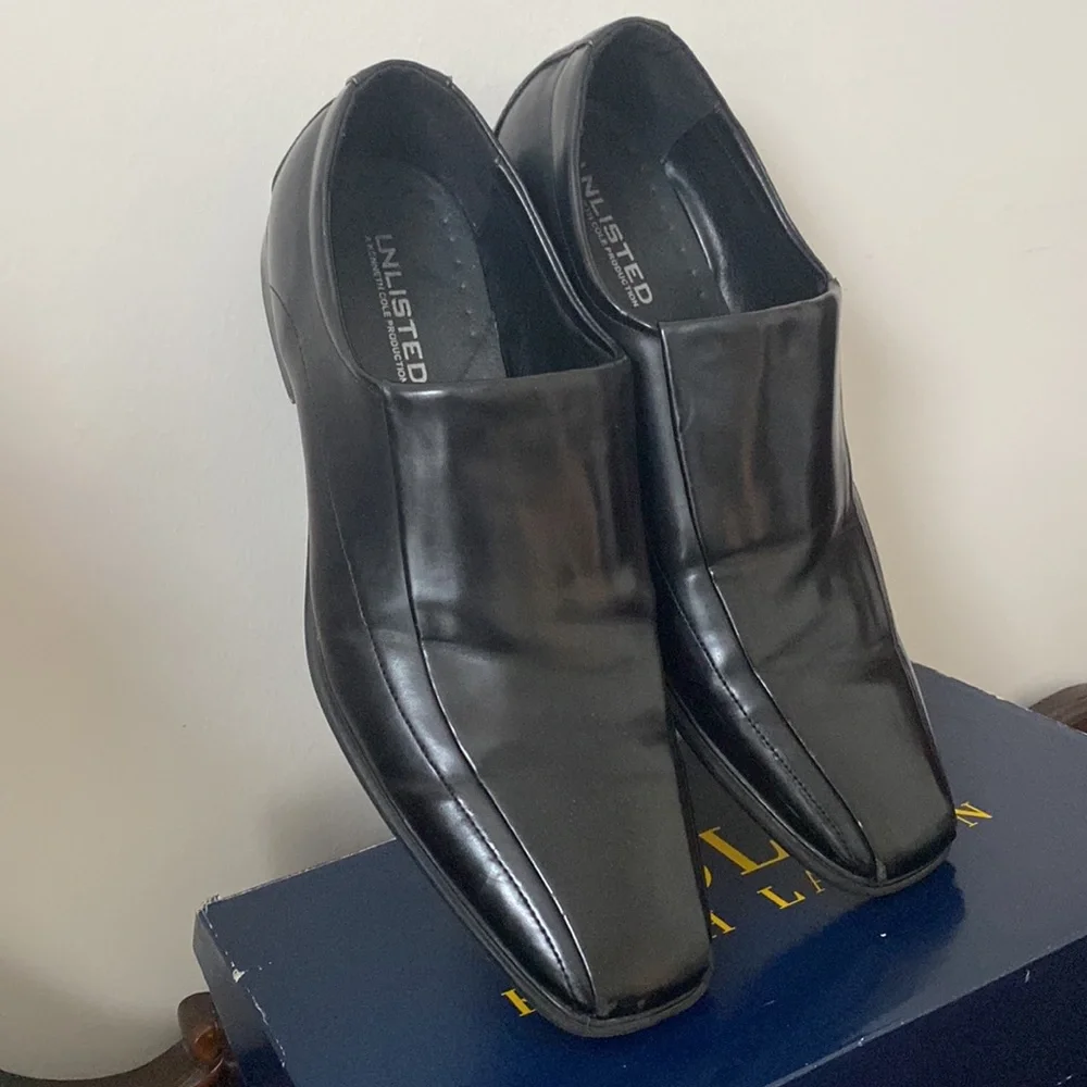 14;09 - Kenneth Cole Unlisted Slip on Loafers